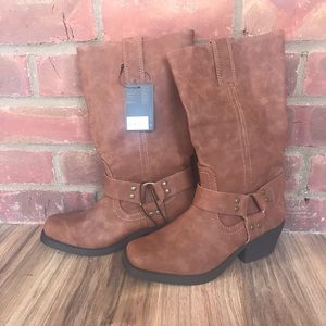NWT western style boots